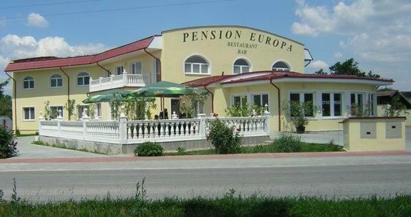 Penzion Europa Diakovce Luaran gambar