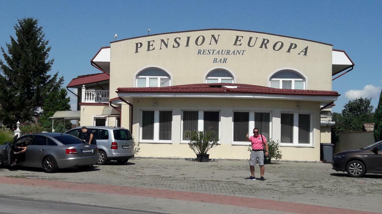 Penzion Europa Diakovce Luaran gambar